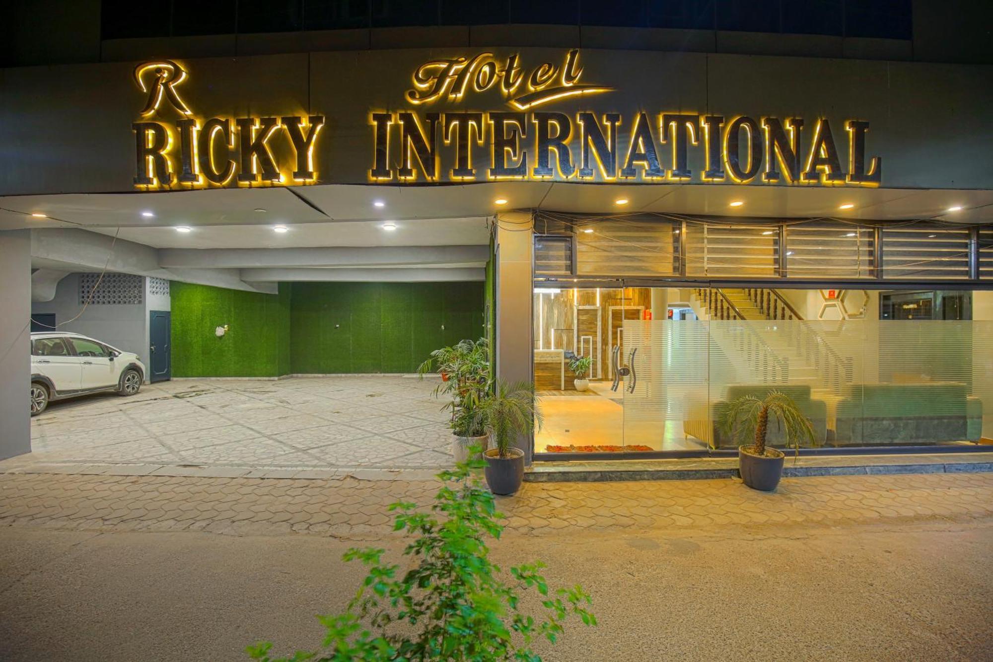 Hotel Ricky By Sahibs Group Amritsar Exteriör bild